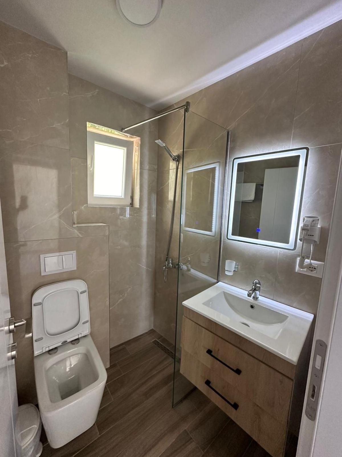 Hotel Demoli Pogradec Exteriér fotografie